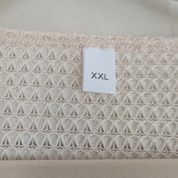 Elegant Cream Lace Detail Women's Top - Picture 2 of 3